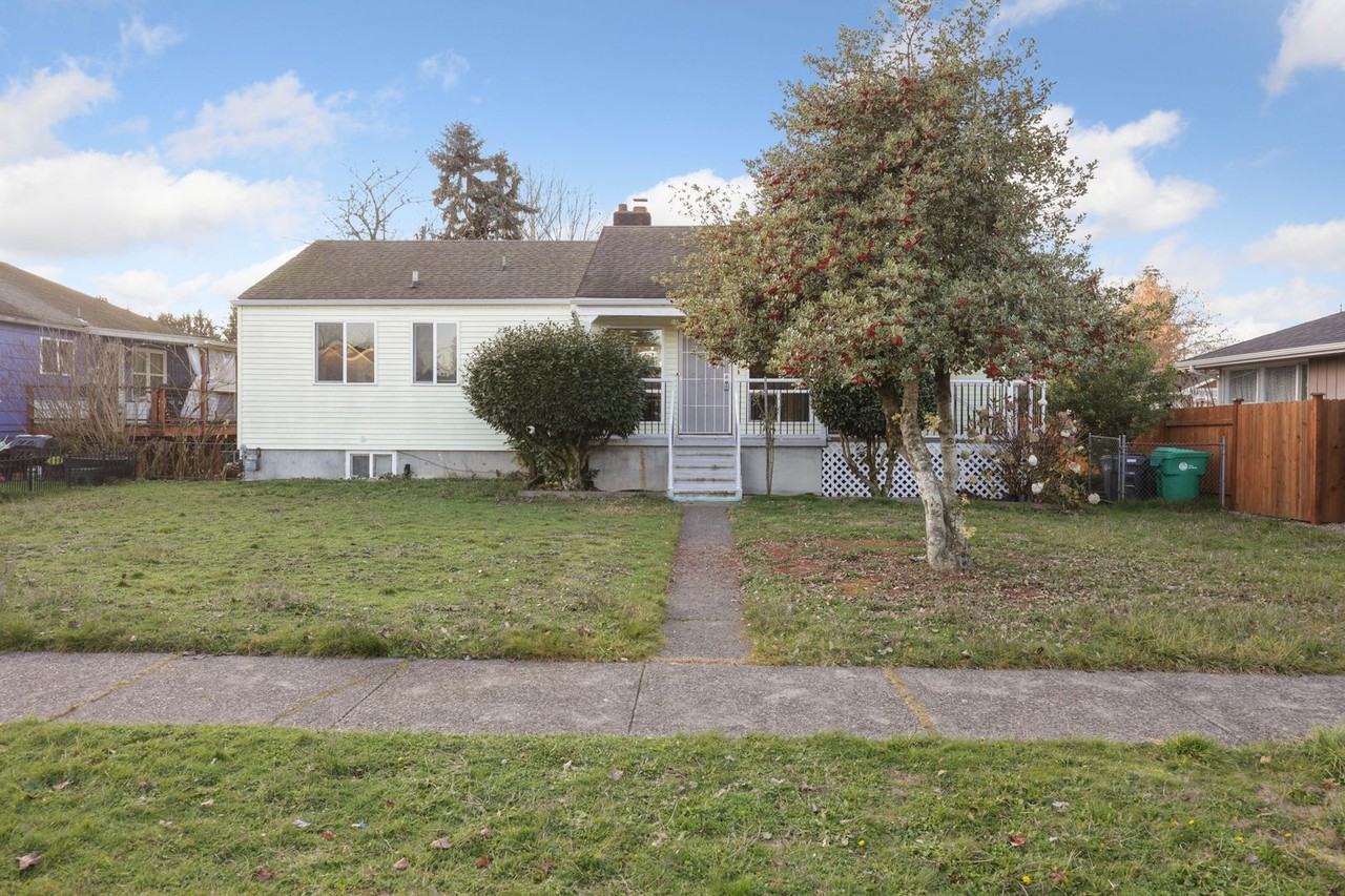 427 Milroy St Sw - Photo 3 of 50