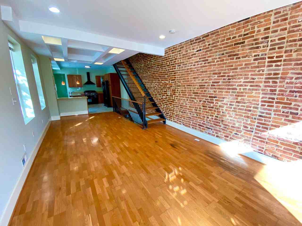 3900 Hudson St - Photo 3 of 34