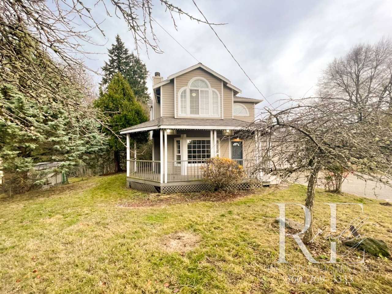 2745 Mckinley Pl Se - Photo 2 of 36