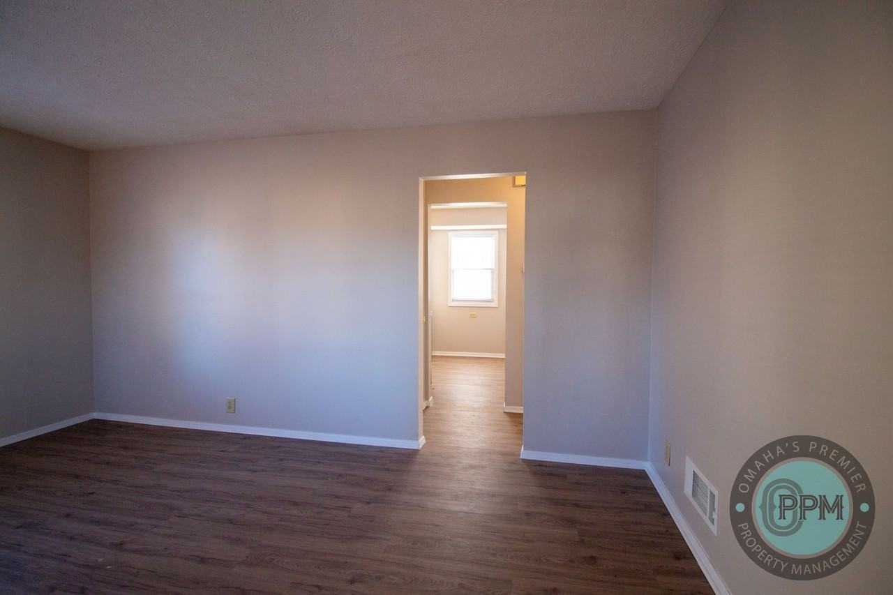 2527 Madison St - Photo 2 of 34