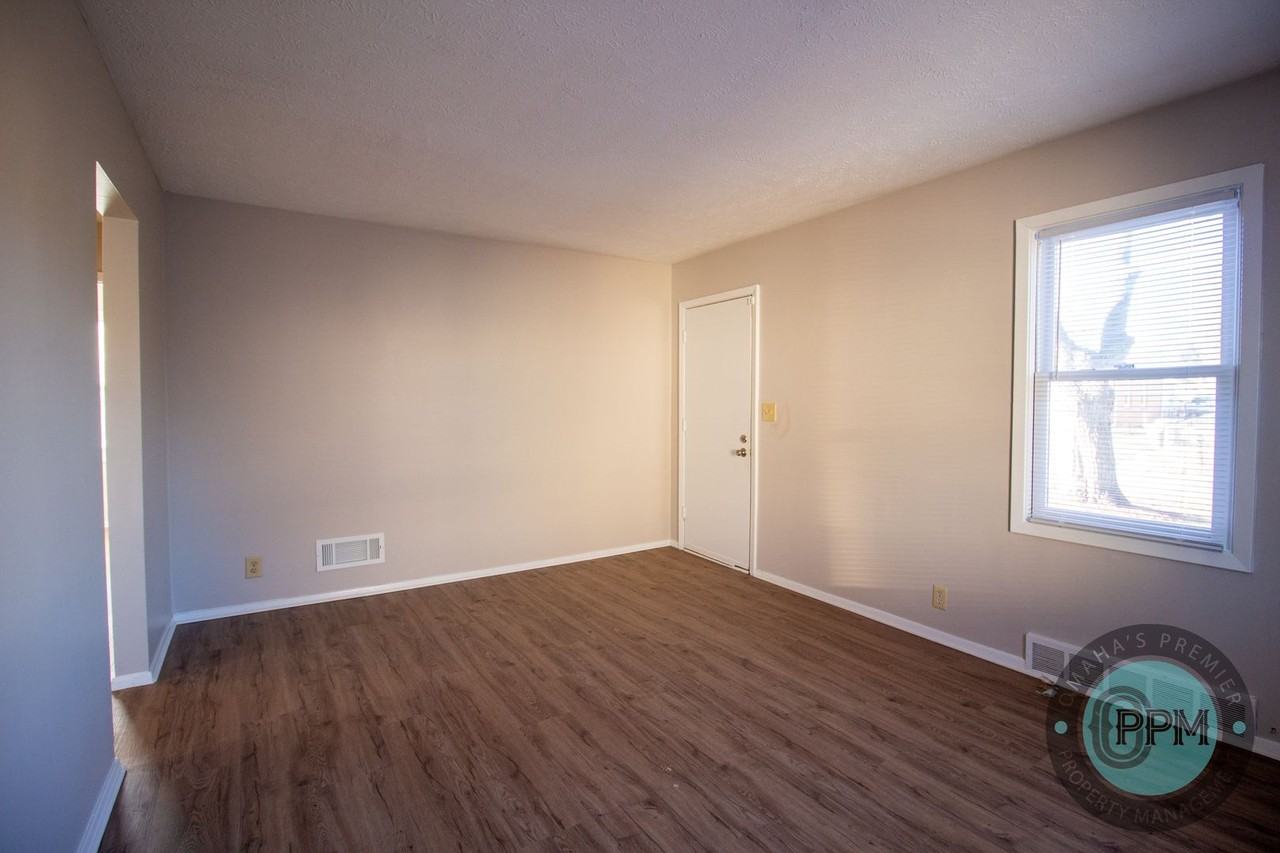 2527 Madison St - Photo 5 of 34