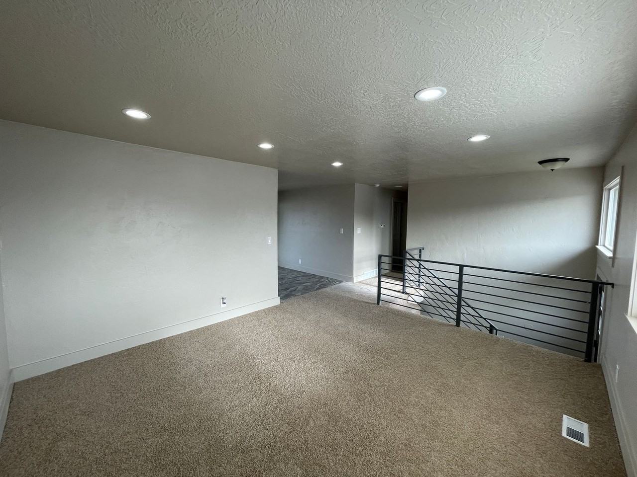 7792 W Glenwood Ave - Photo 4 of 31