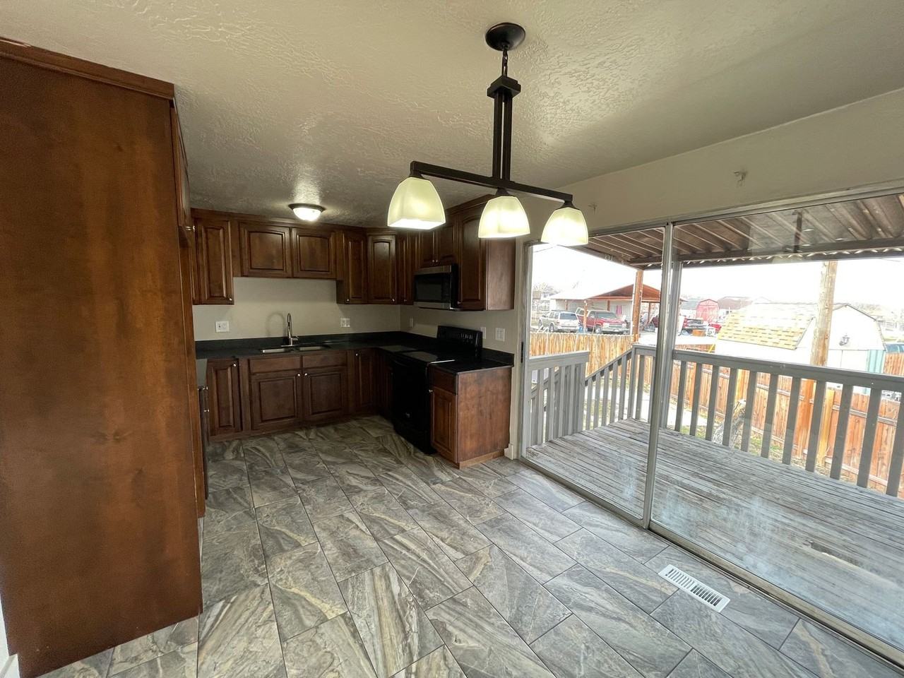 7792 W Glenwood Ave - Photo 5 of 31