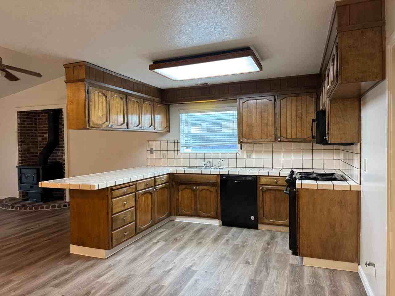 9717 Treetop Dr - Photo 3 of 25