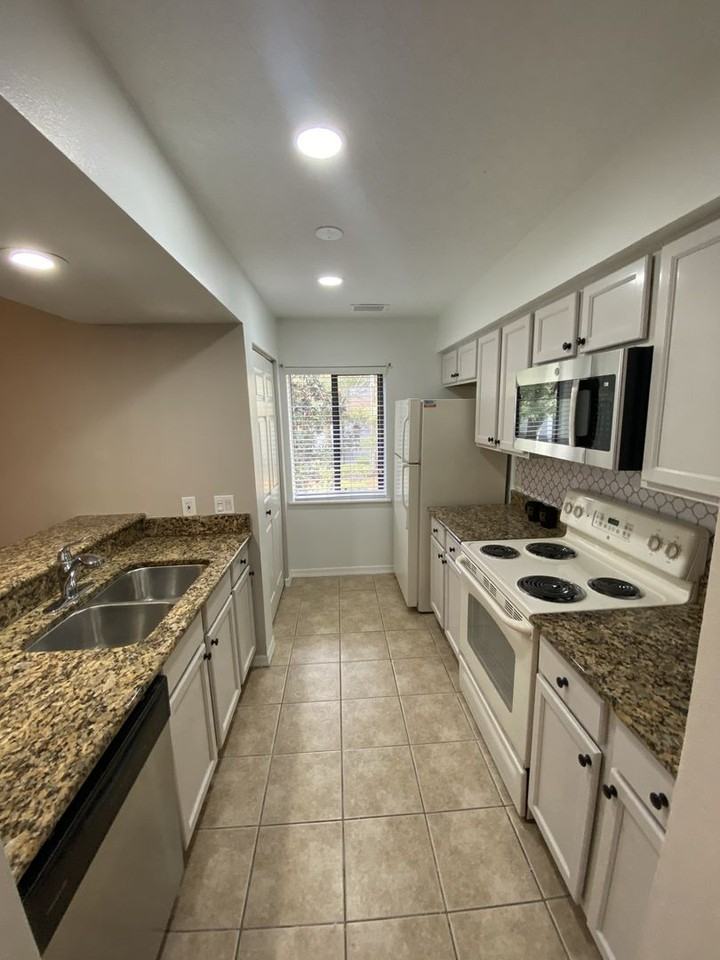 196 Riverbend Dr #201 - Photo 5 of 23