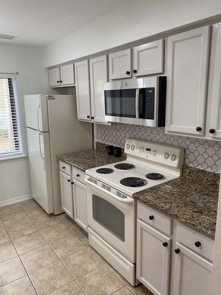 196 Riverbend Dr #201 - Photo 6 of 23