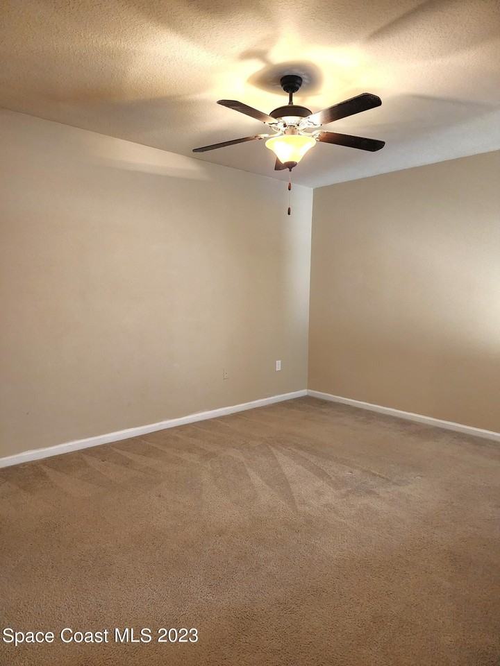 132 Clemente Dr #1 - Photo 7 of 20