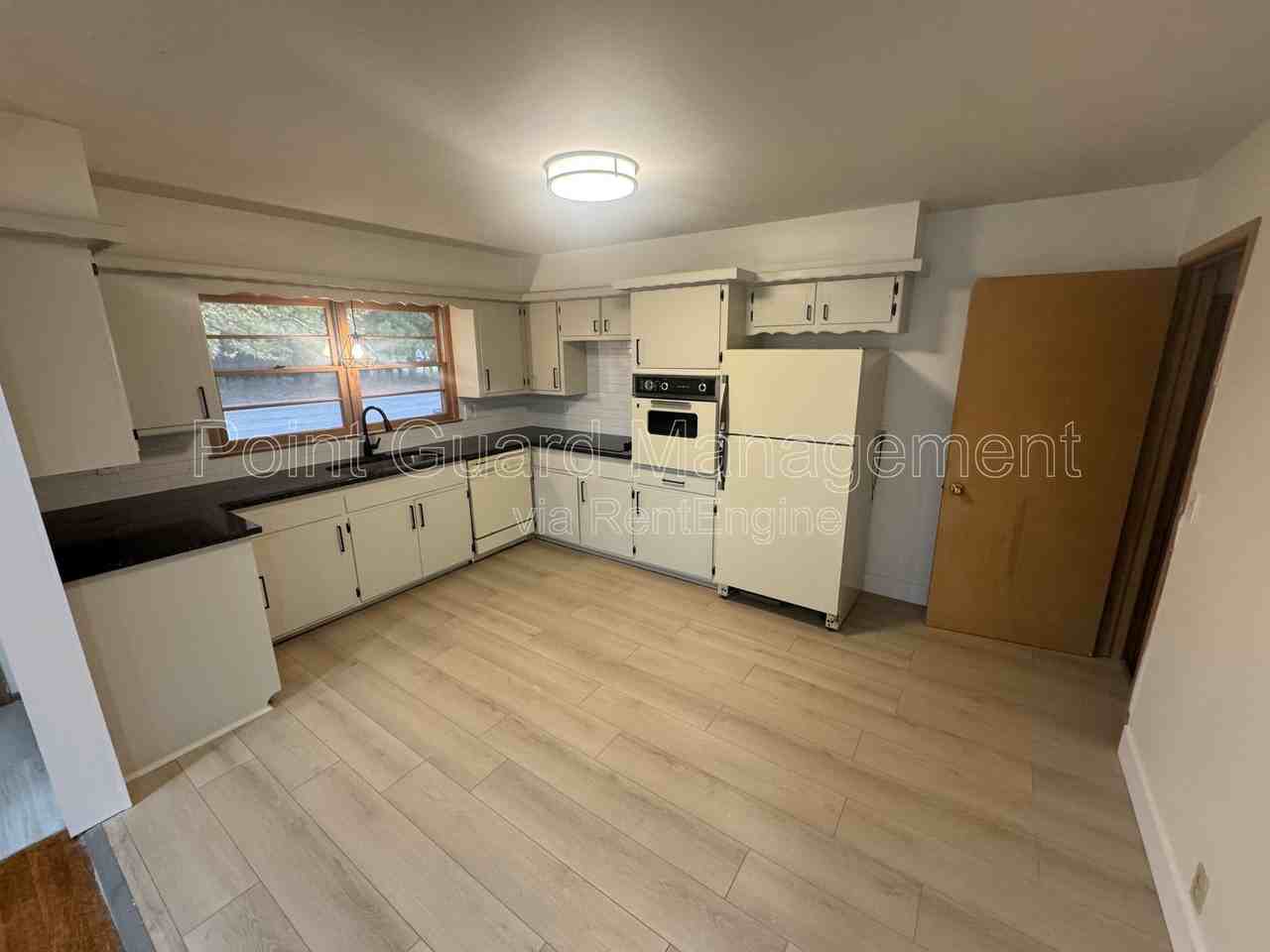4320 Janesville St - Photo 3 of 15