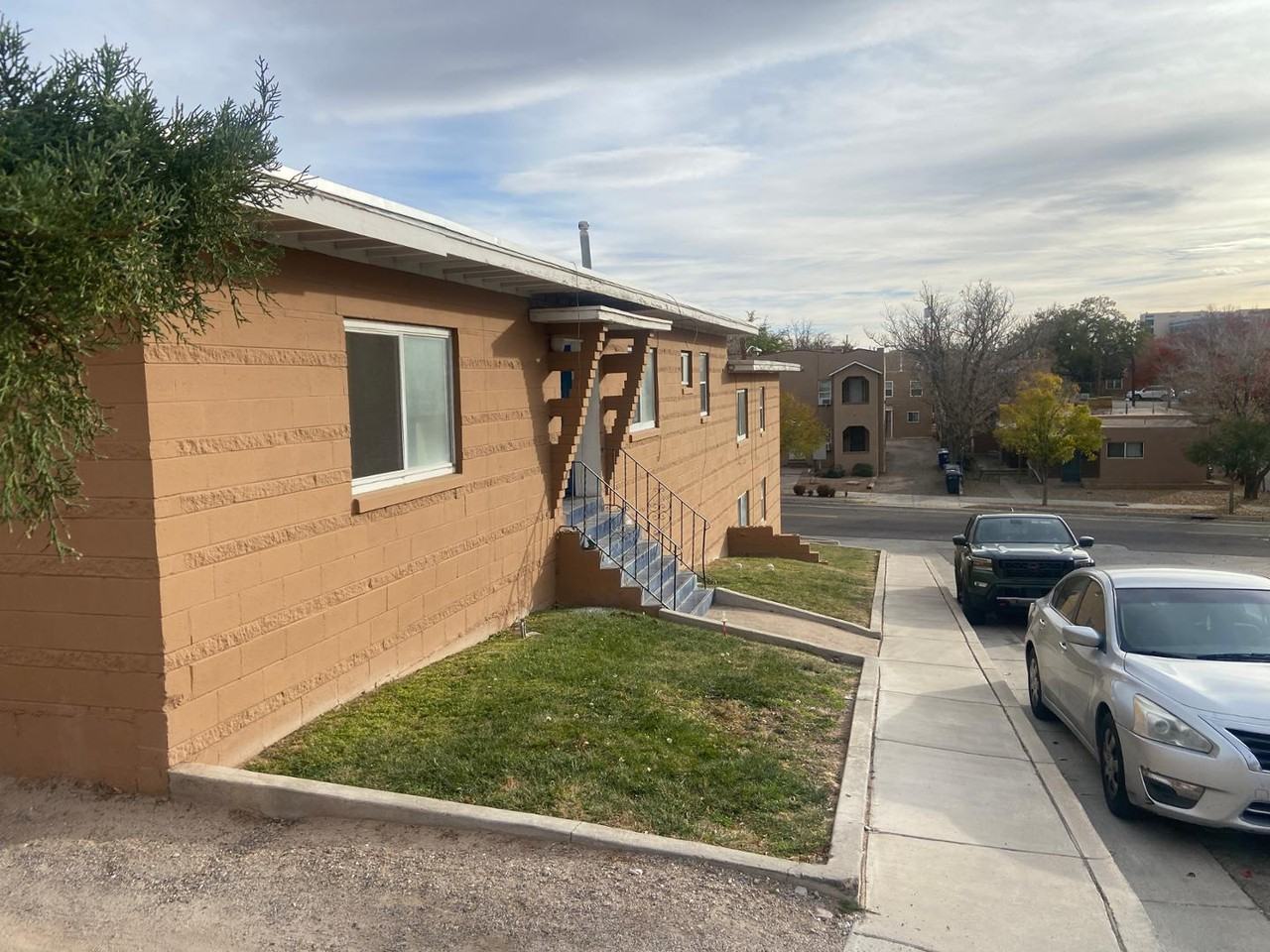 406 Ridge Pl Ne - Photo 2 of 18