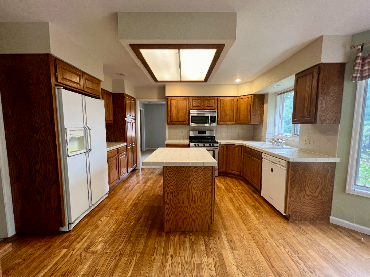 7230 Bridle Dr - Photo 5 of 50