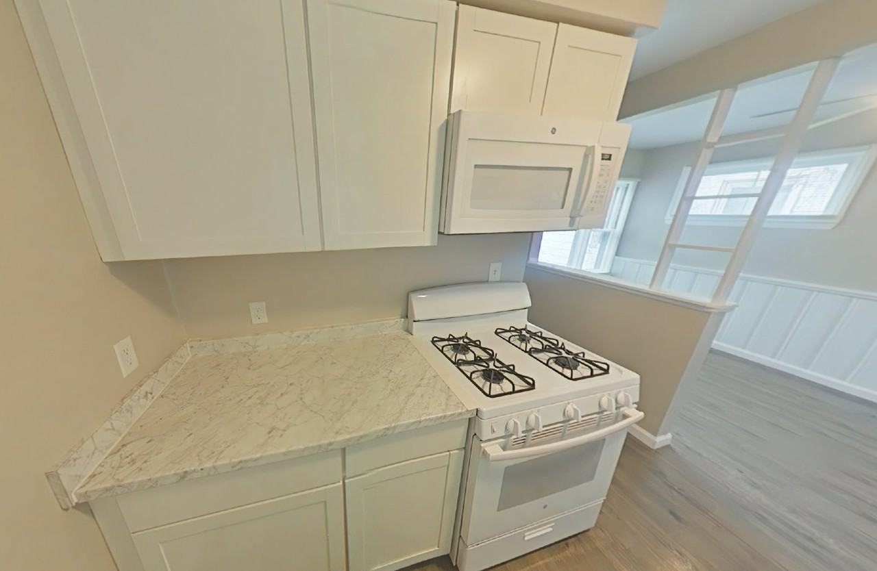 22006 Saxony Ave - Photo 3 of 11