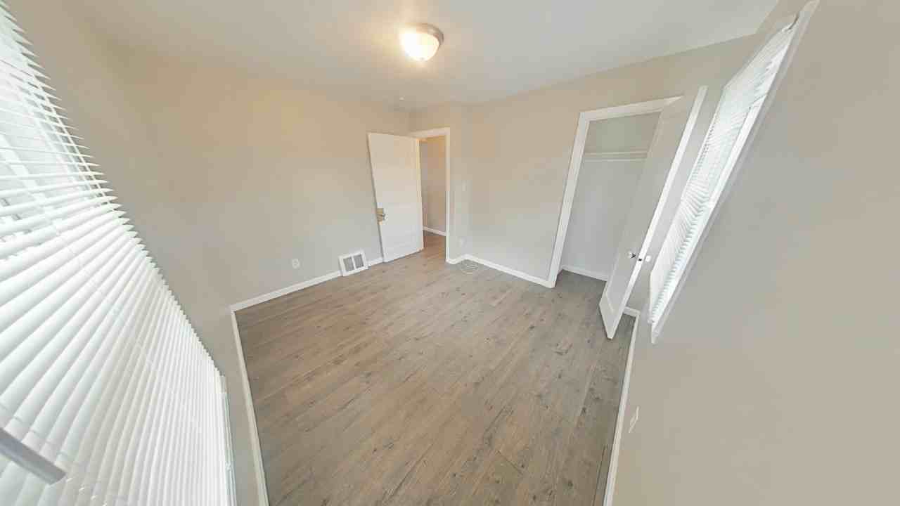 22006 Saxony Ave - Photo 6 of 11