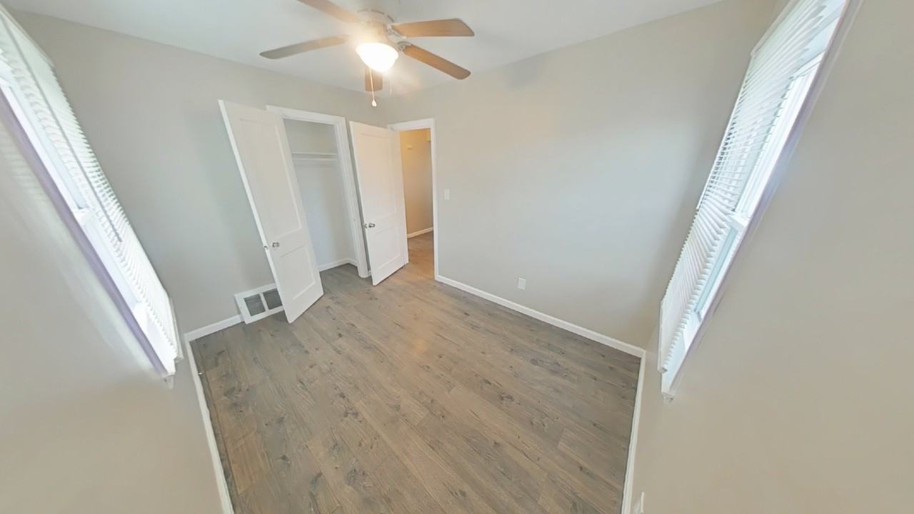 22006 Saxony Ave - Photo 7 of 11