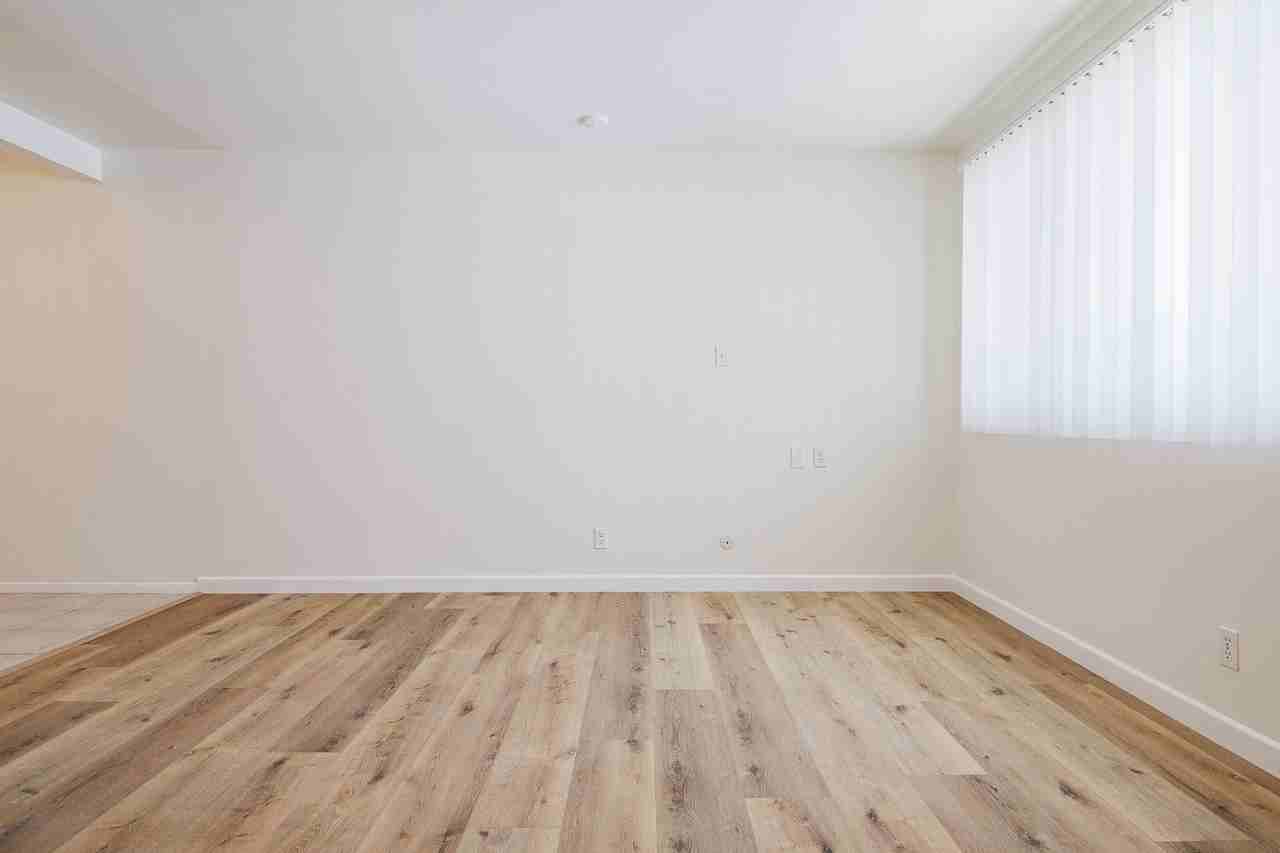 Cozy Apartment in Koreatown - Photo 4 of 12