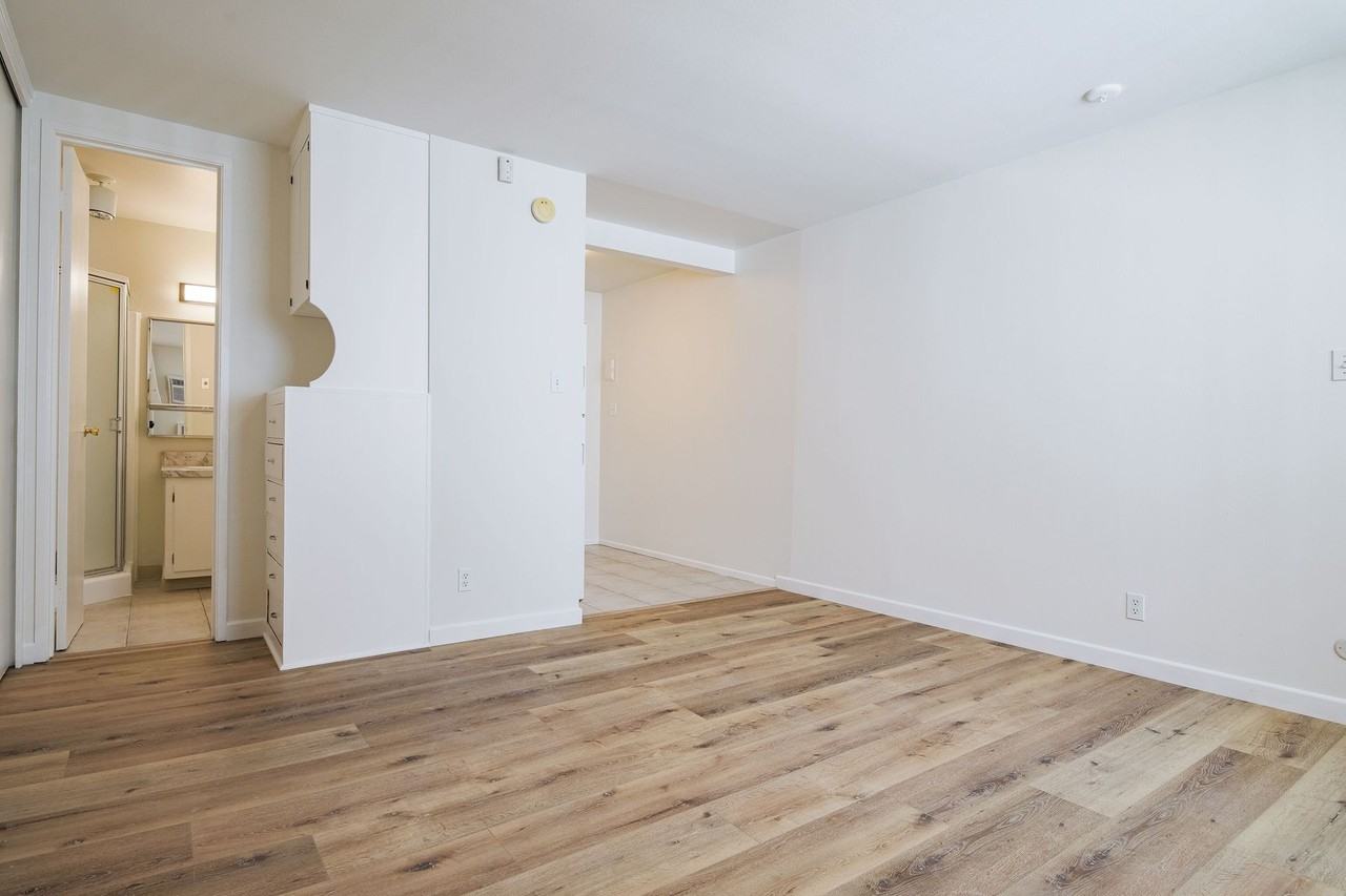 Cozy Apartment in Koreatown - Photo 7 of 11