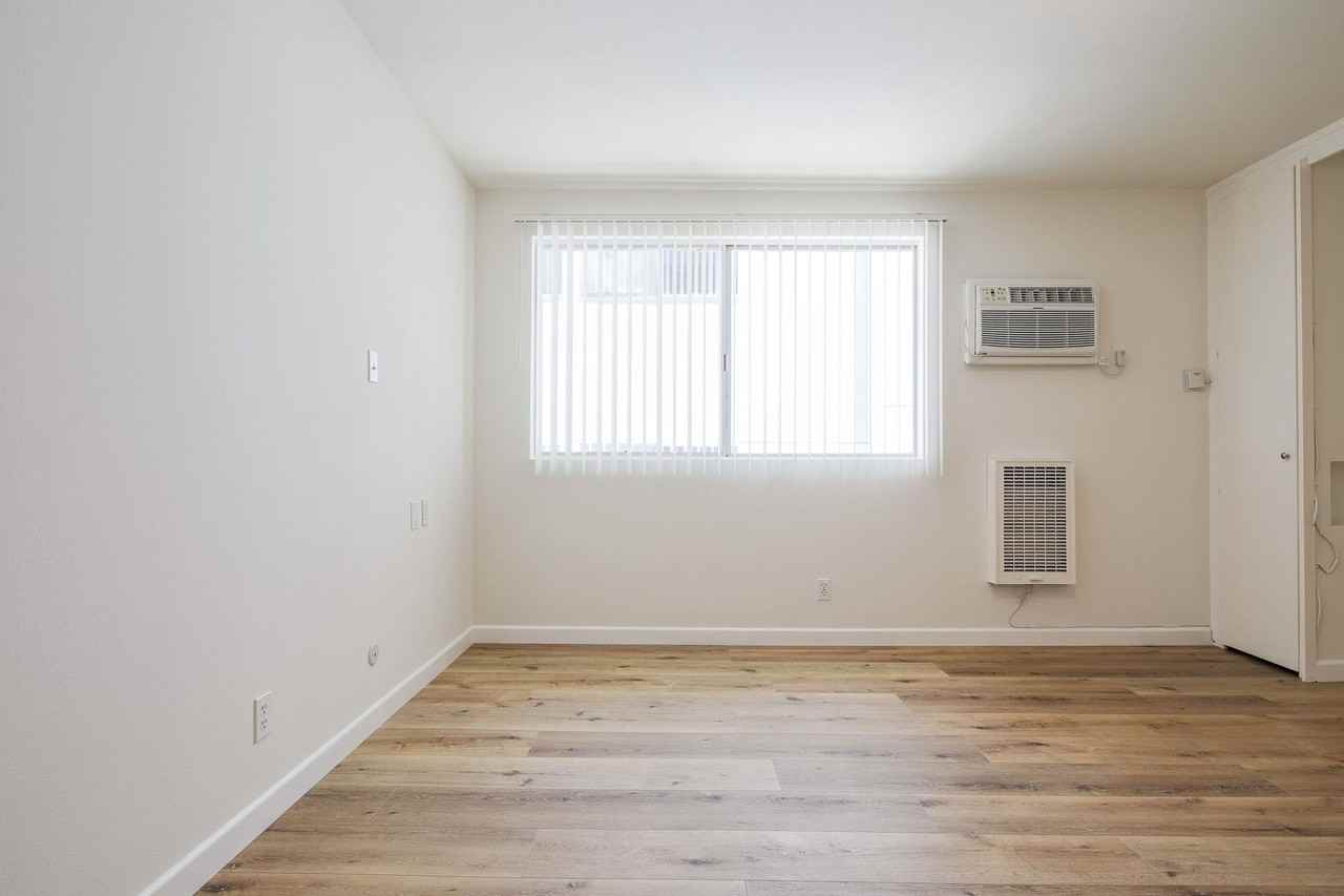 Manhattan II Apartments | Cozy Studio Apartments Near Wilshire/Vermont Metro - Photo 5 of 11