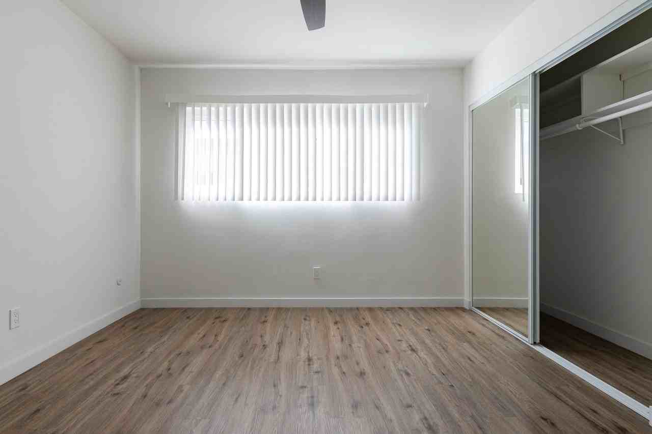 1 & 2 Bedroom Apartment in KoreaTown, Los Angeles with Balcony - Photo 7 of 12