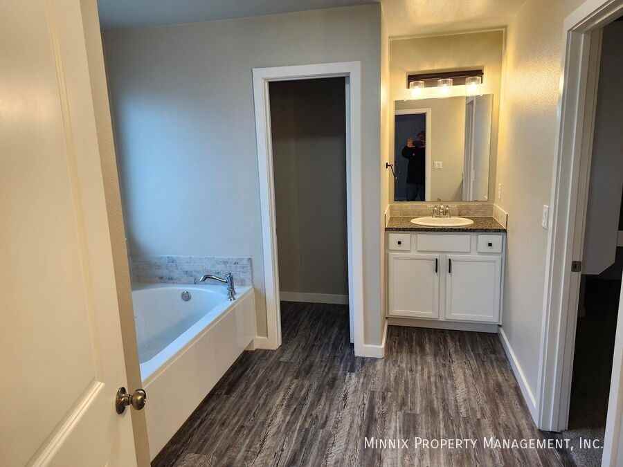 3203 Aberdeen Ave - Photo 3 of 22