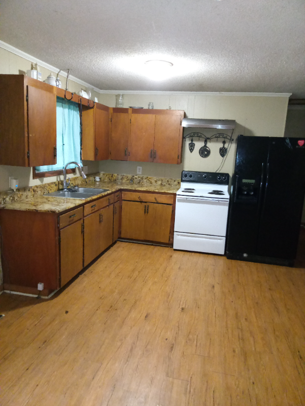 623 Lafayette St - Photo 5 of 20