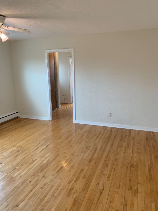 885 Saint Paul Ave #7 - Photo 3 of 15