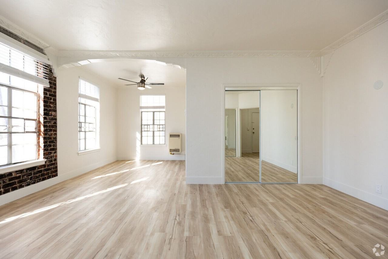 Kingsley Apartments | Historic Apartments in Koreatown - Photo 3 of 11