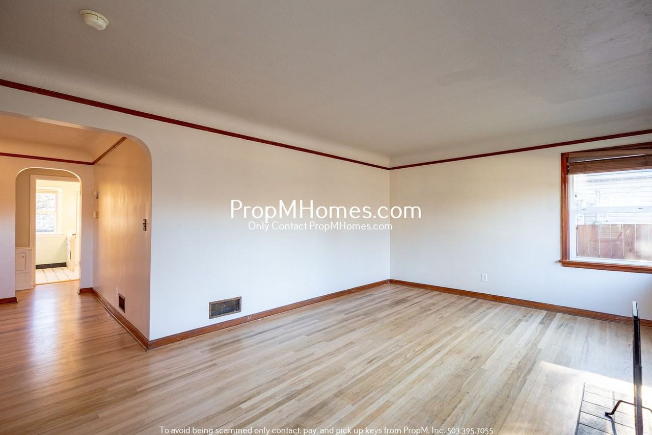 7706 Se 21st Ave - Photo 3 of 19