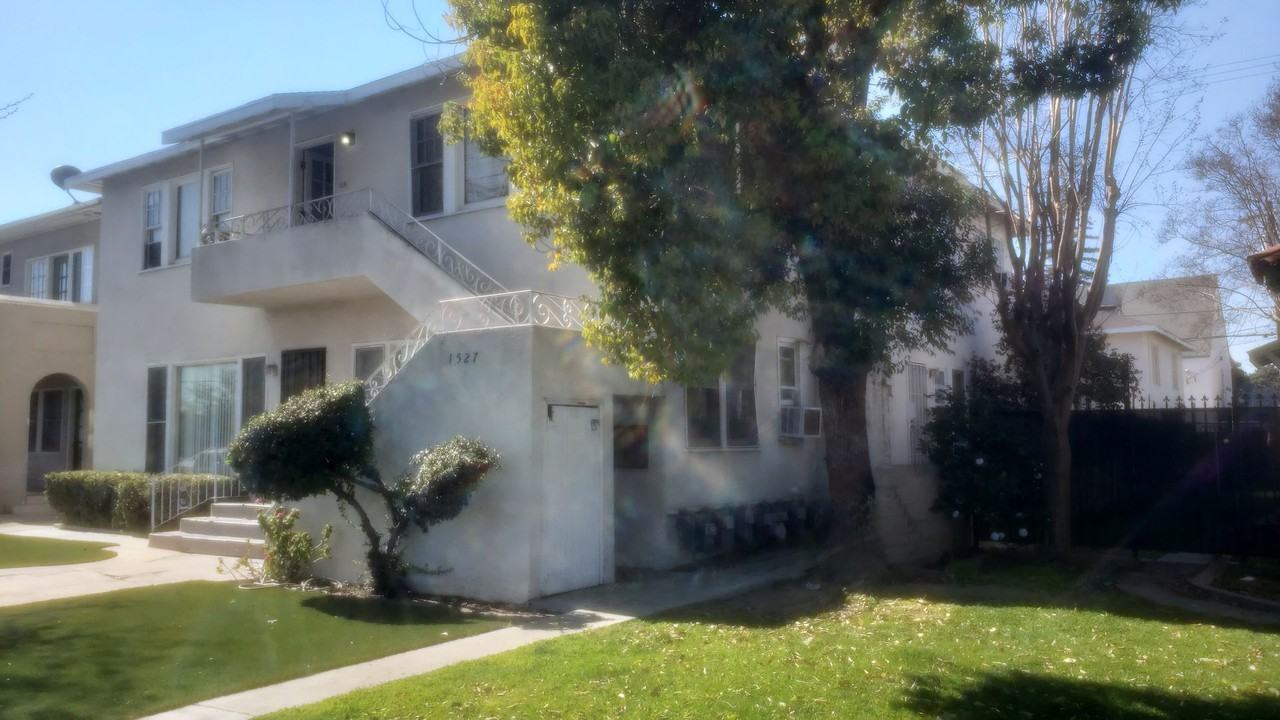 1527 N Van Ness Ave - Photo 6 of 10