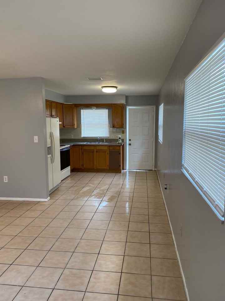 5721 Silver Spur Dr - Photo 2 of 9