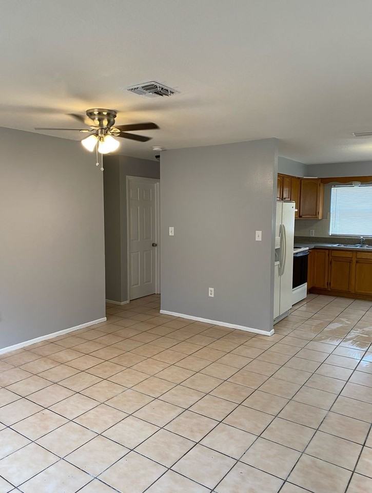 5721 Silver Spur Dr - Photo 3 of 9