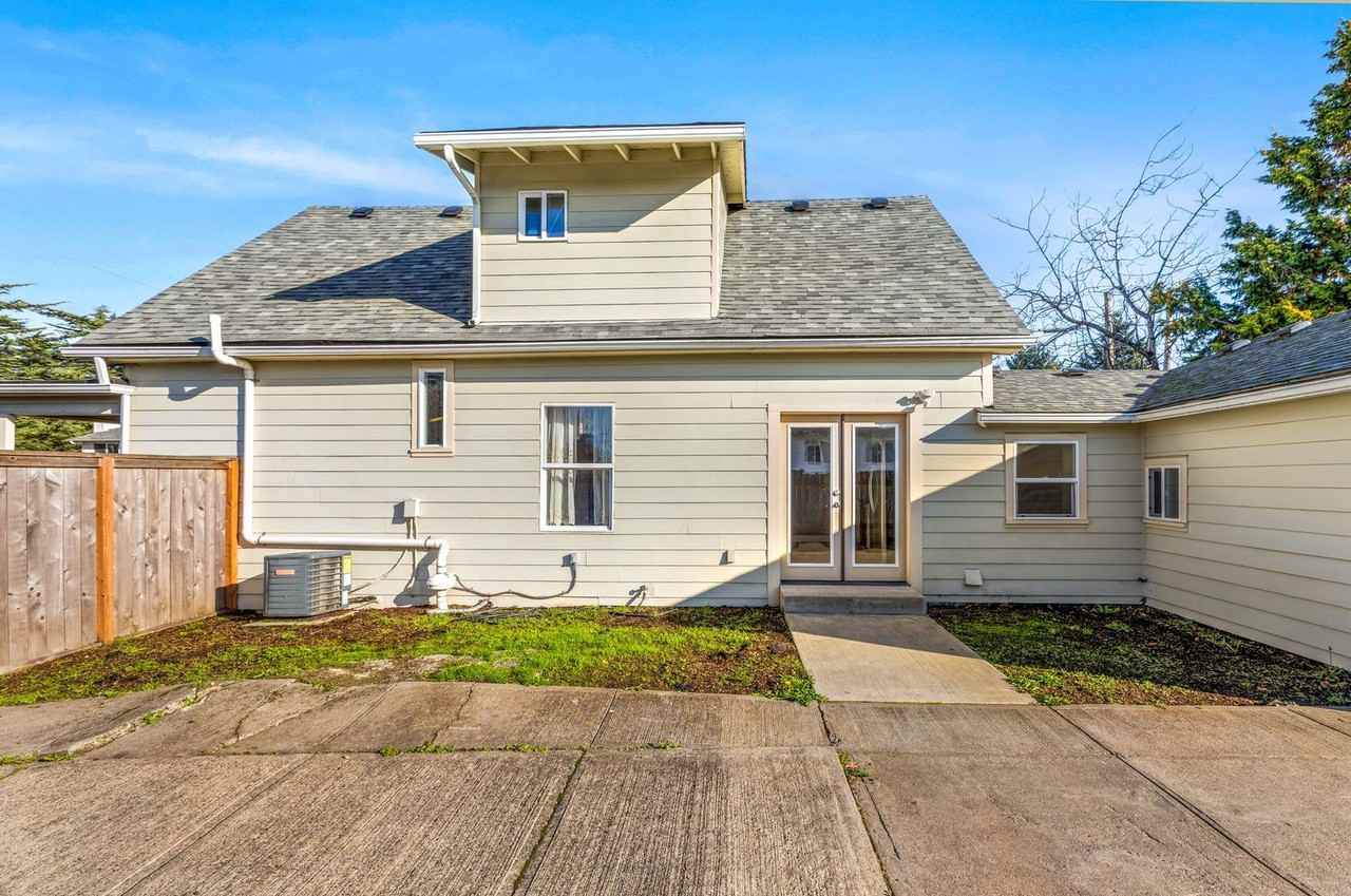 8334 Se Taylor Ct - Photo 7 of 50