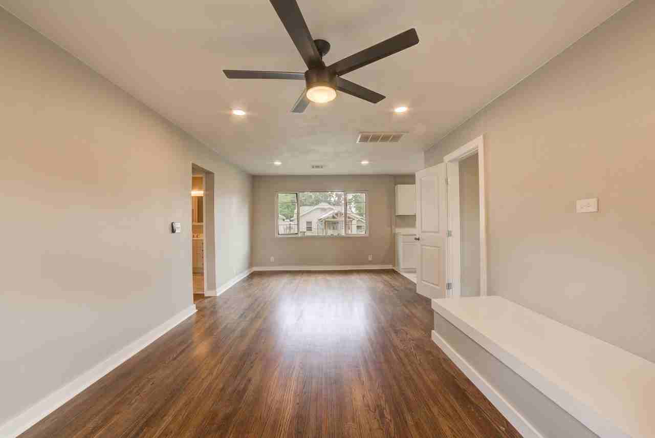 2319 E 13th St - Photo 7 of 15