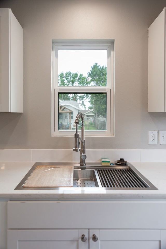 2319 E 13th St - Photo 3 of 15