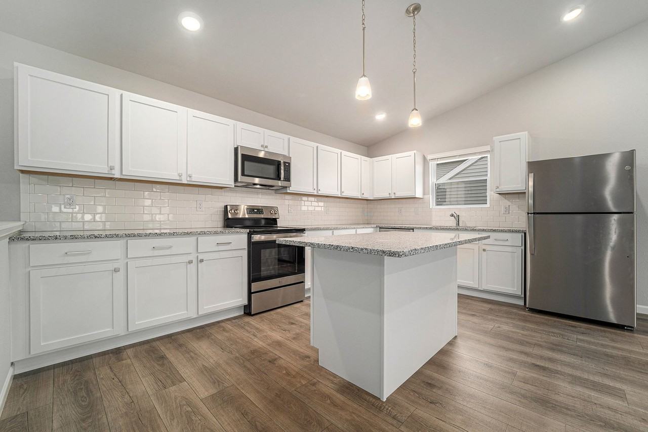 7419 Montego Bay St - Photo 3 of 20