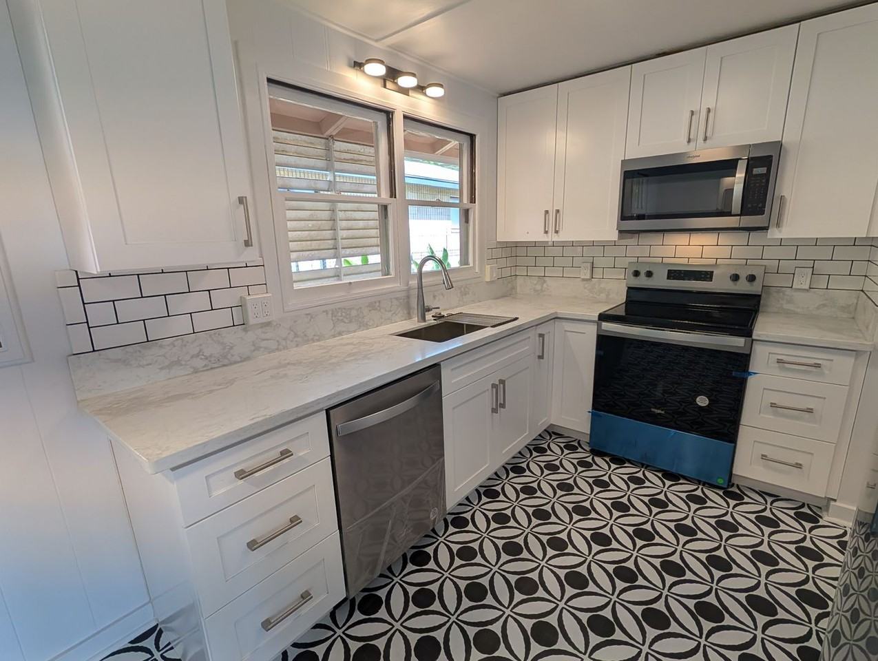 2453 Naai St - Photo 3 of 29