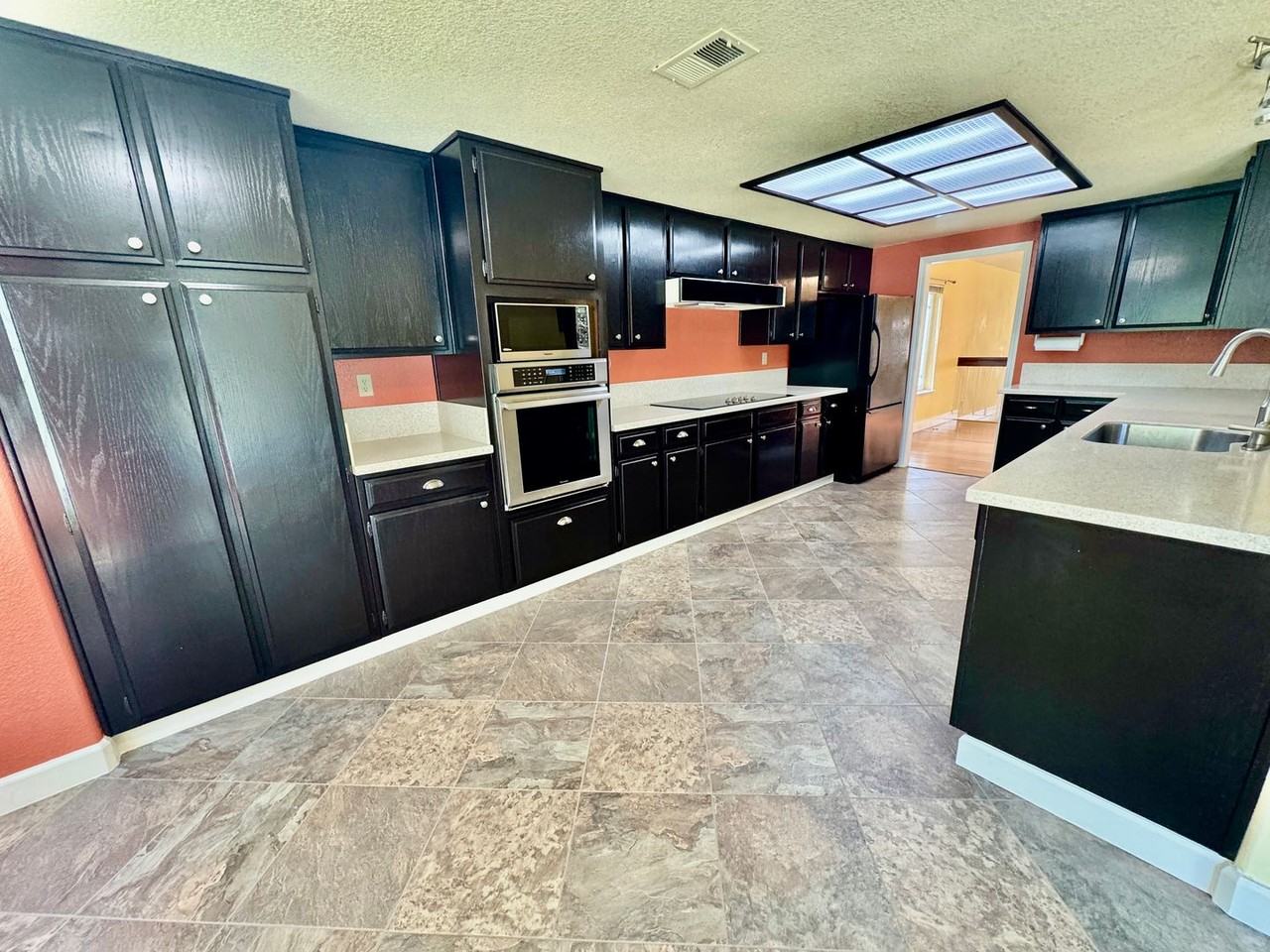 5477 Hackney Ln - Photo 6 of 47