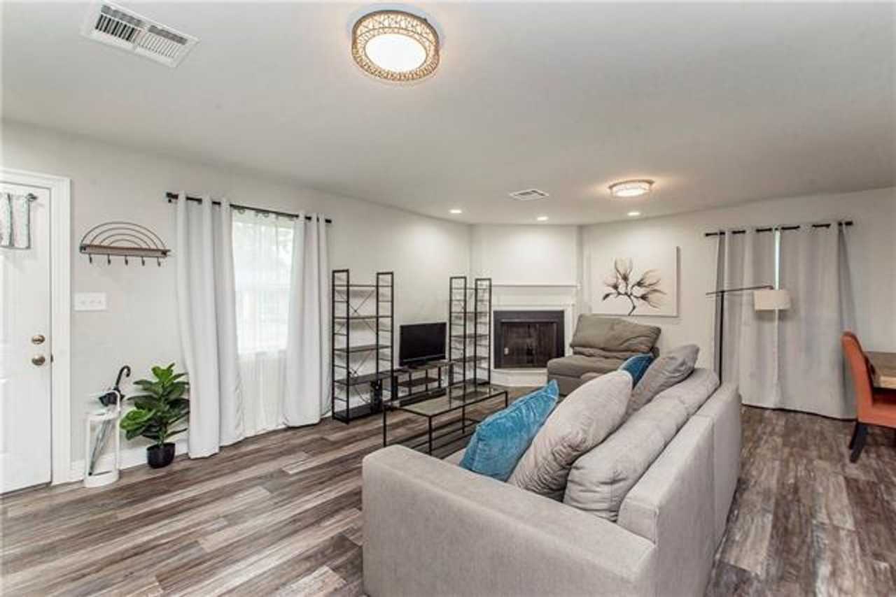 2409 Riverbend Dr - Photo 2 of 11