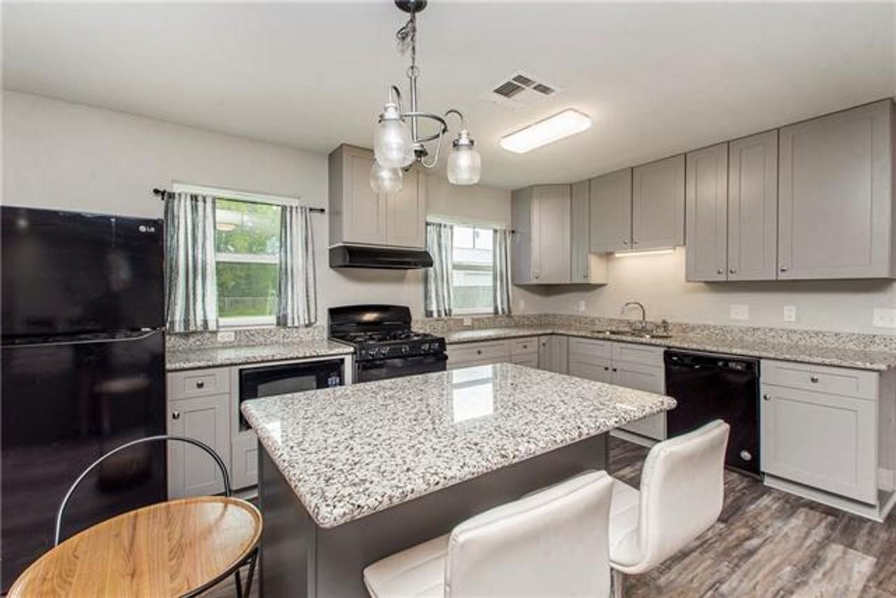 2409 Riverbend Dr - Photo 4 of 15