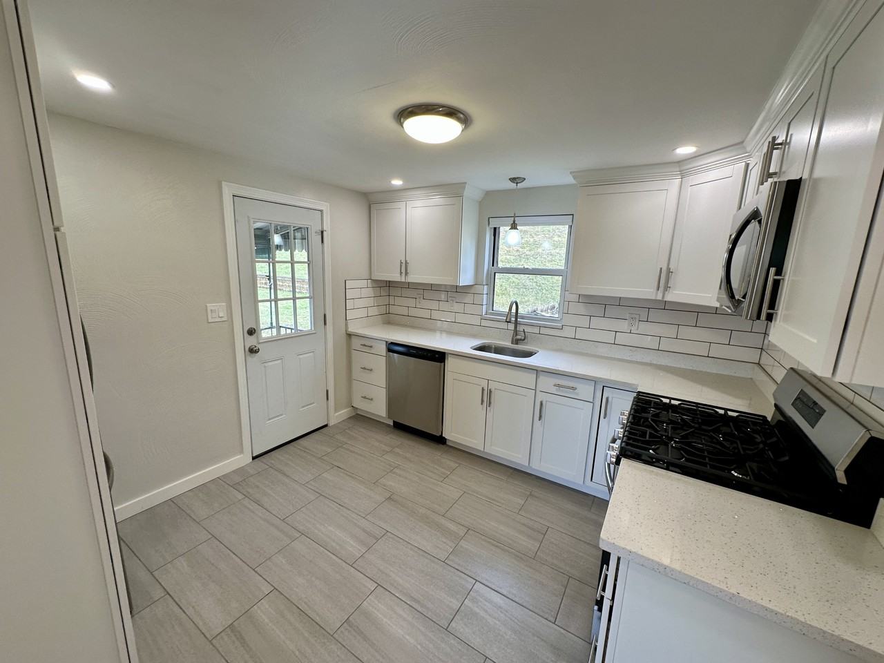 689 Park Ave #NA - Photo 2 of 20