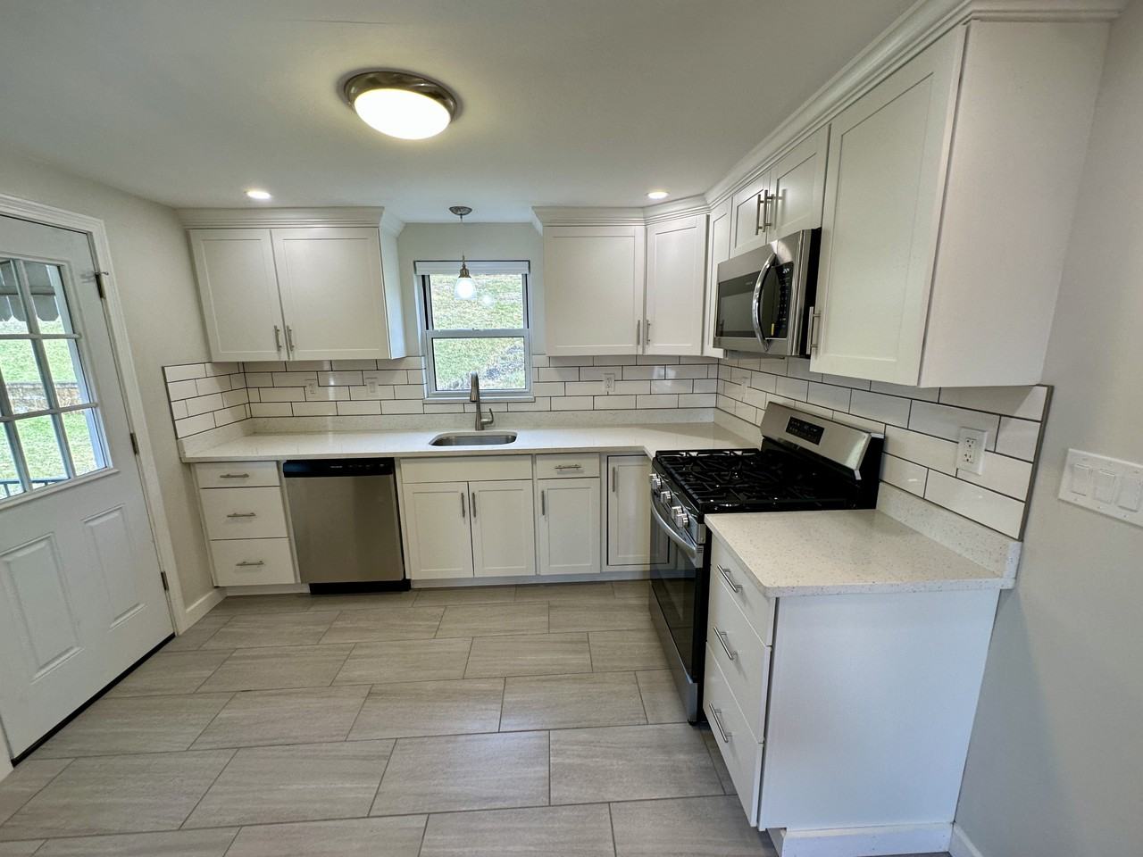 689 Park Ave #NA - Photo 3 of 20