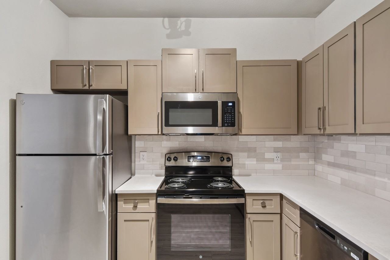 Easton - Photo 3 of 33