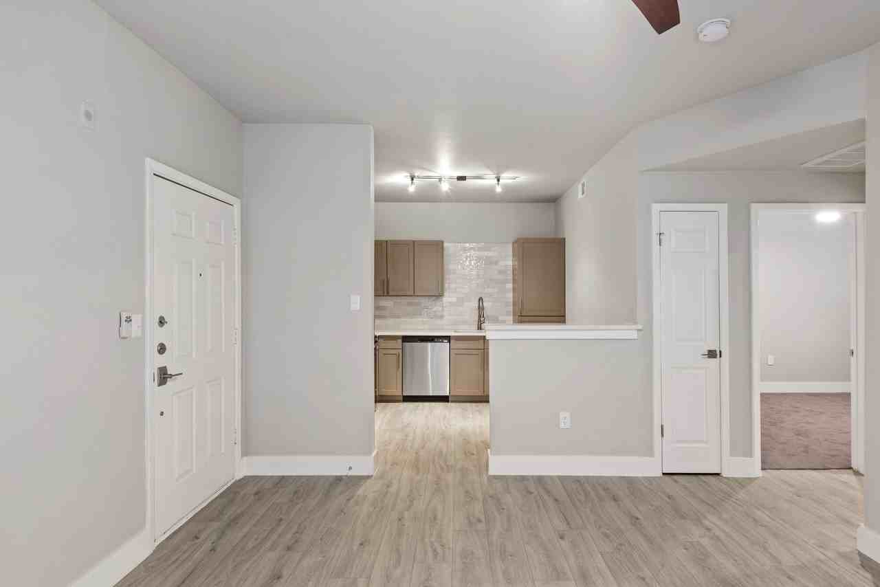 Easton - Photo 5 of 33