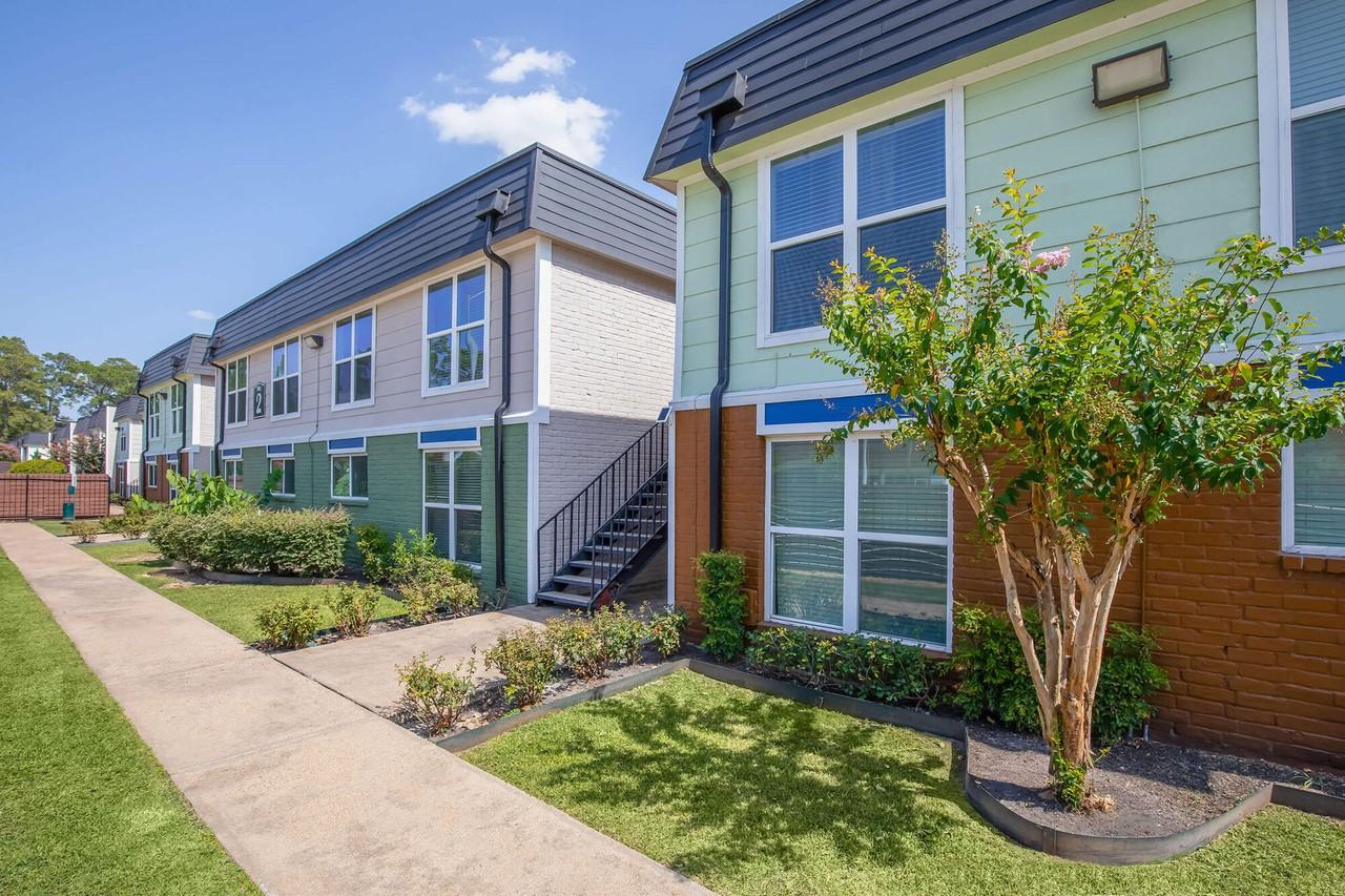 Dominion at Oak Forest - Photo 2 of 43