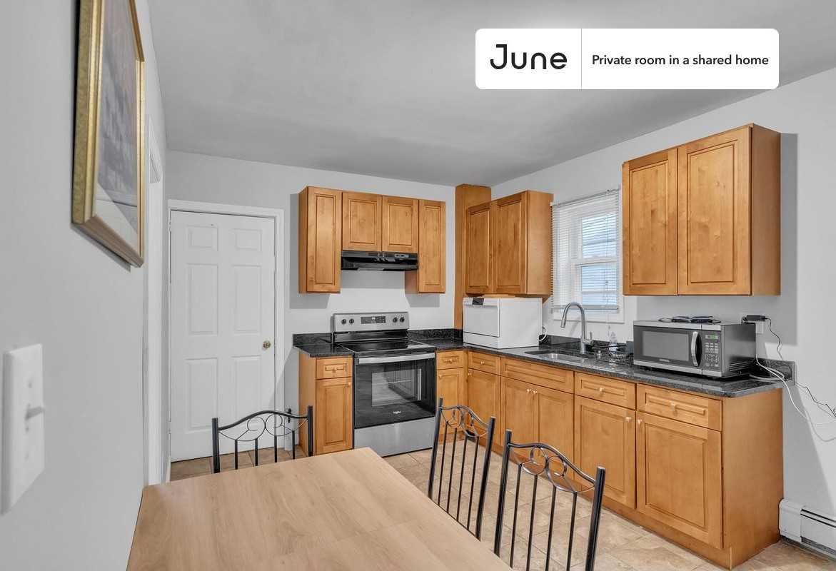 39 Adrian St #D - Photo 6 of 12