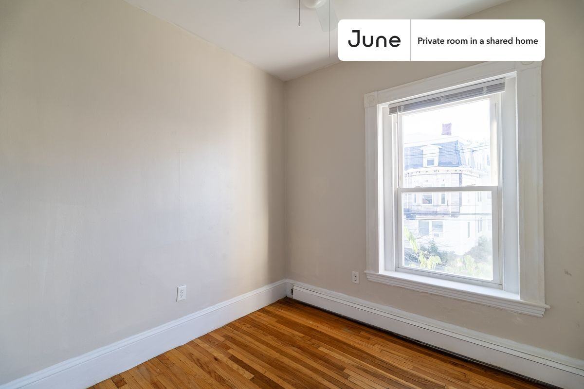 76 Easton St #C - Photo 2 of 14