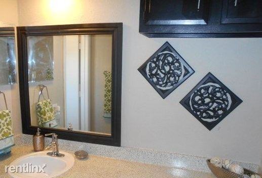 300 W Pioneer Pkwy #1912 - Photo 2 of 10