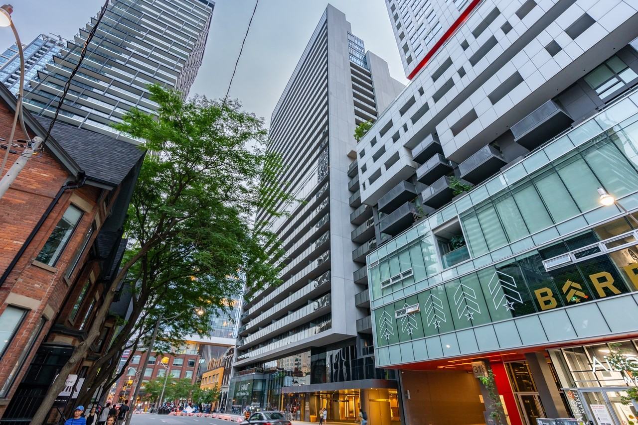 330 Richmond #11485 - Photo 2 of 3