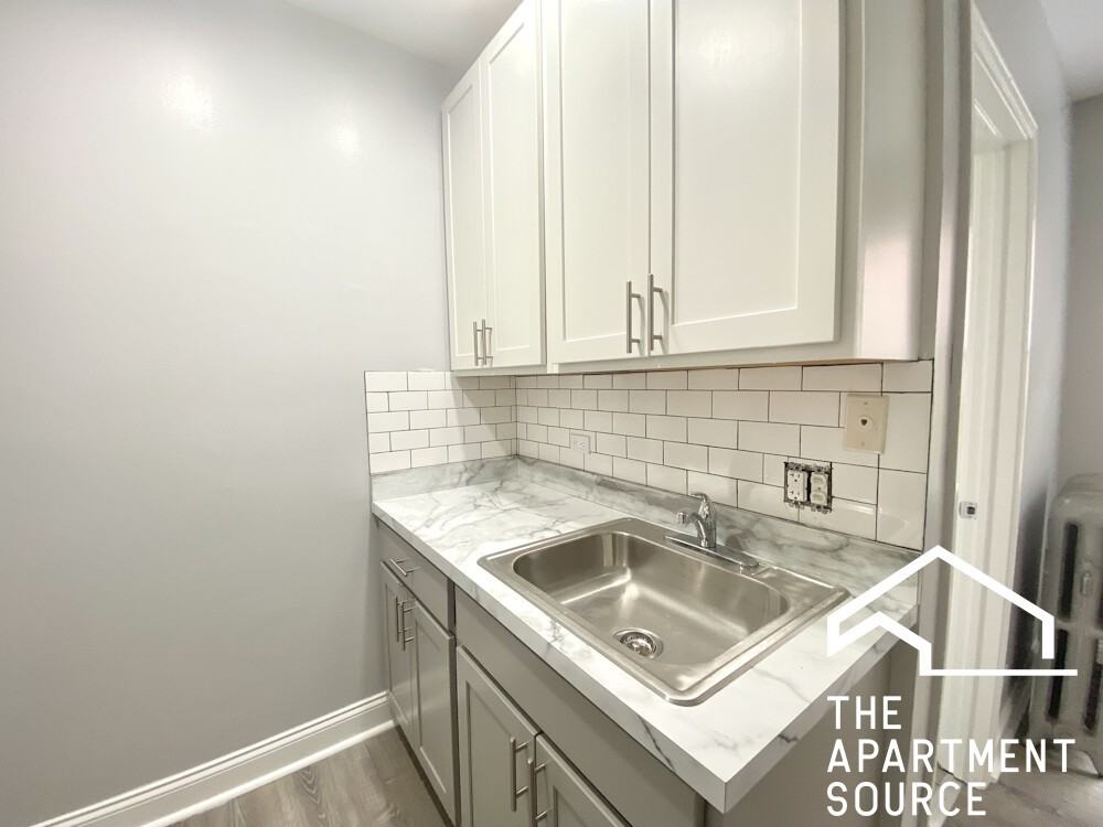 4241 North Kenmore Avenue #303 - Photo 3 of 9