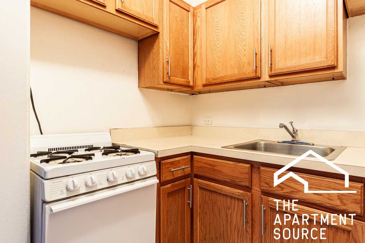 1164 N Dearborn St #504 - Photo 2 of 12