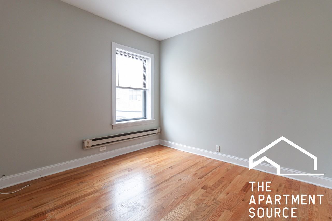 N Pine Grove Ave #W1 - Photo 3 of 3