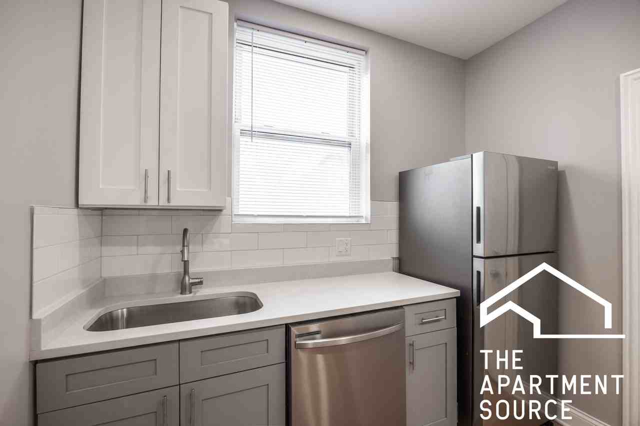 1149 W Lunt Ave #3 - Photo 2 of 15